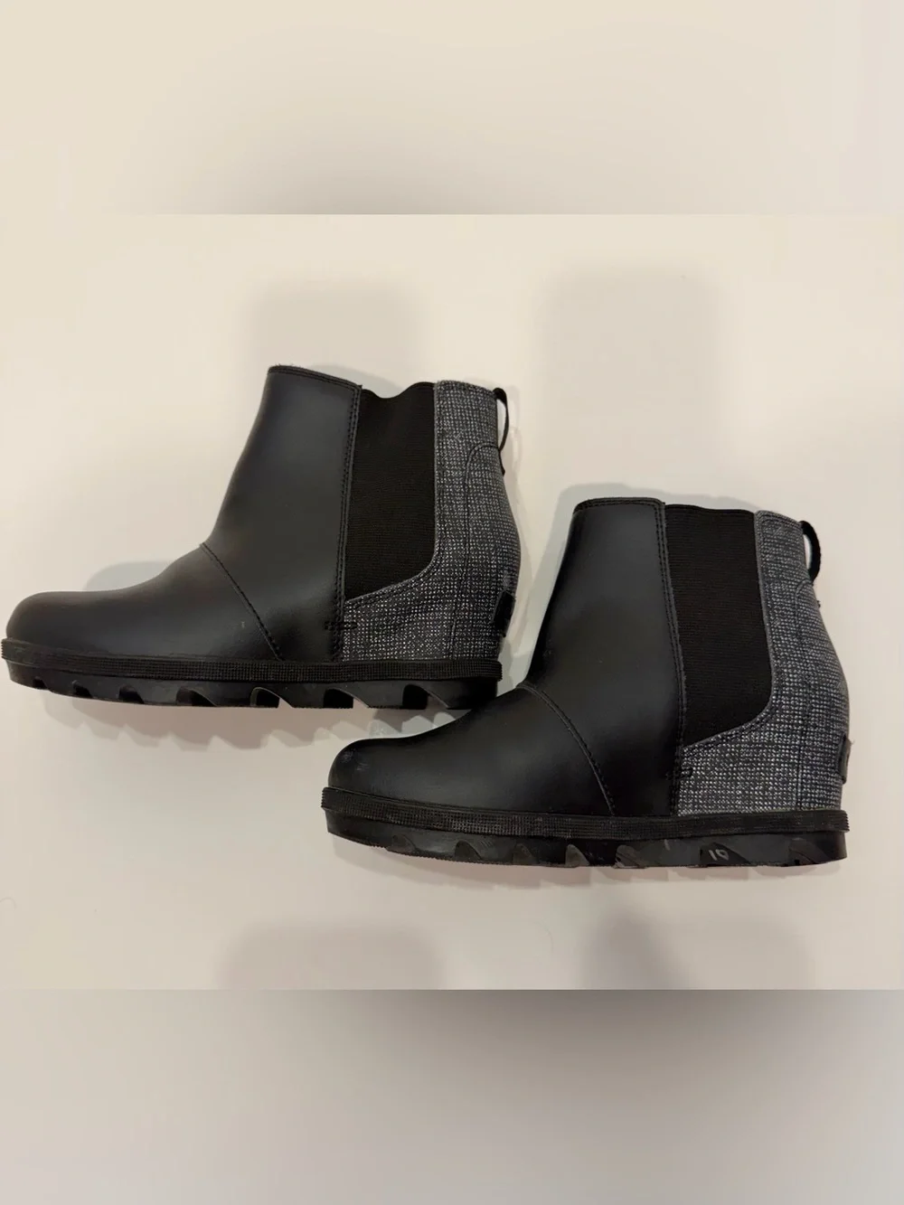 SOREL Youth Joan of Arctic Wedge II Chelsea Booties